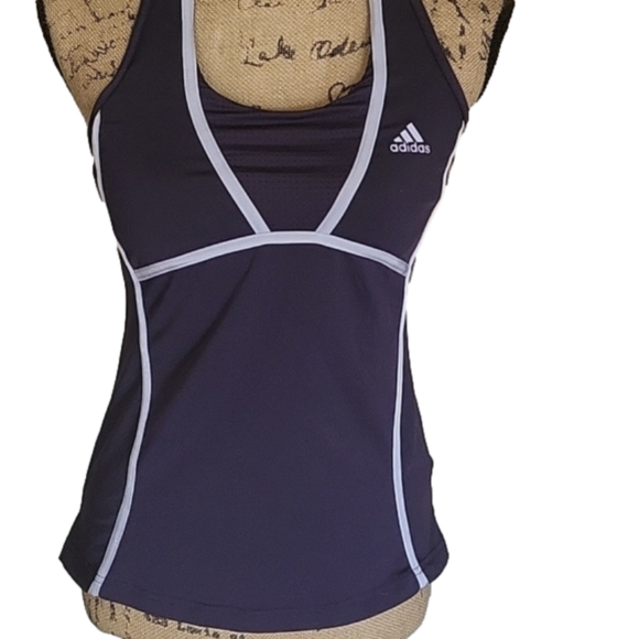 adidas Tops - Adidas ladies workout top size medium  0379